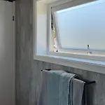 Feriehus Et Hus Dypt I Havet