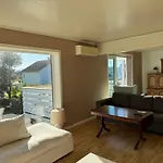 Et Hus Dypt I Havet Feriehus *