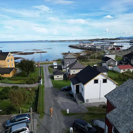 Et Hus Dypt I Havet Feriehus *