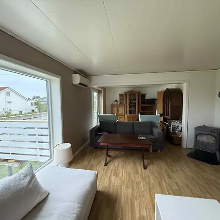 Holiday home Et Hus Dypt I Havet Steinshamn