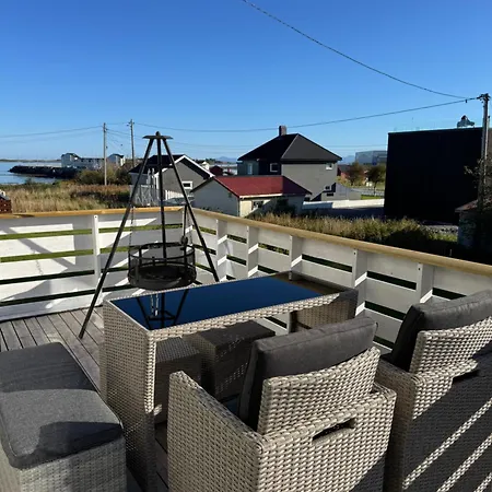 Et Hus Dypt I Havet Steinshamn